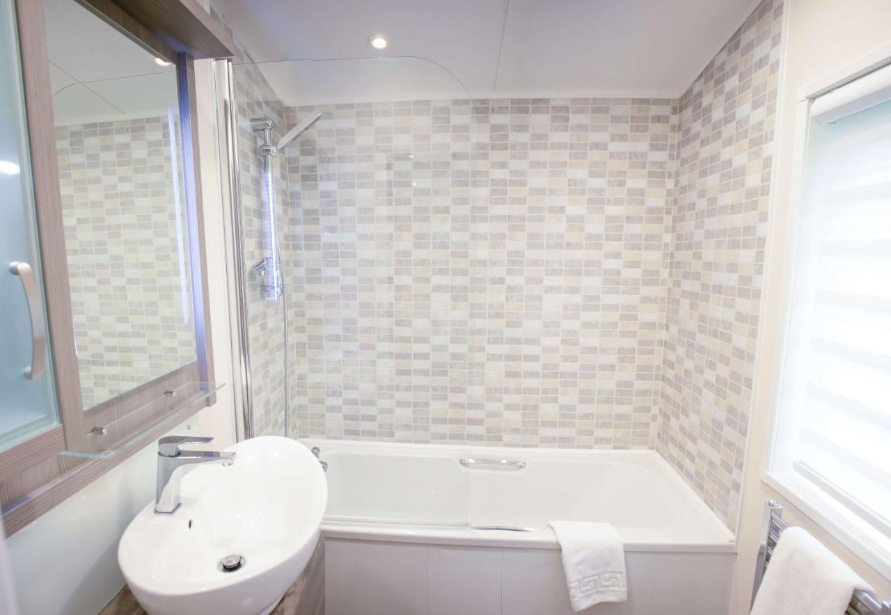 Penny Lodge With Hot Tub مالتون المظهر الخارجي الصورة